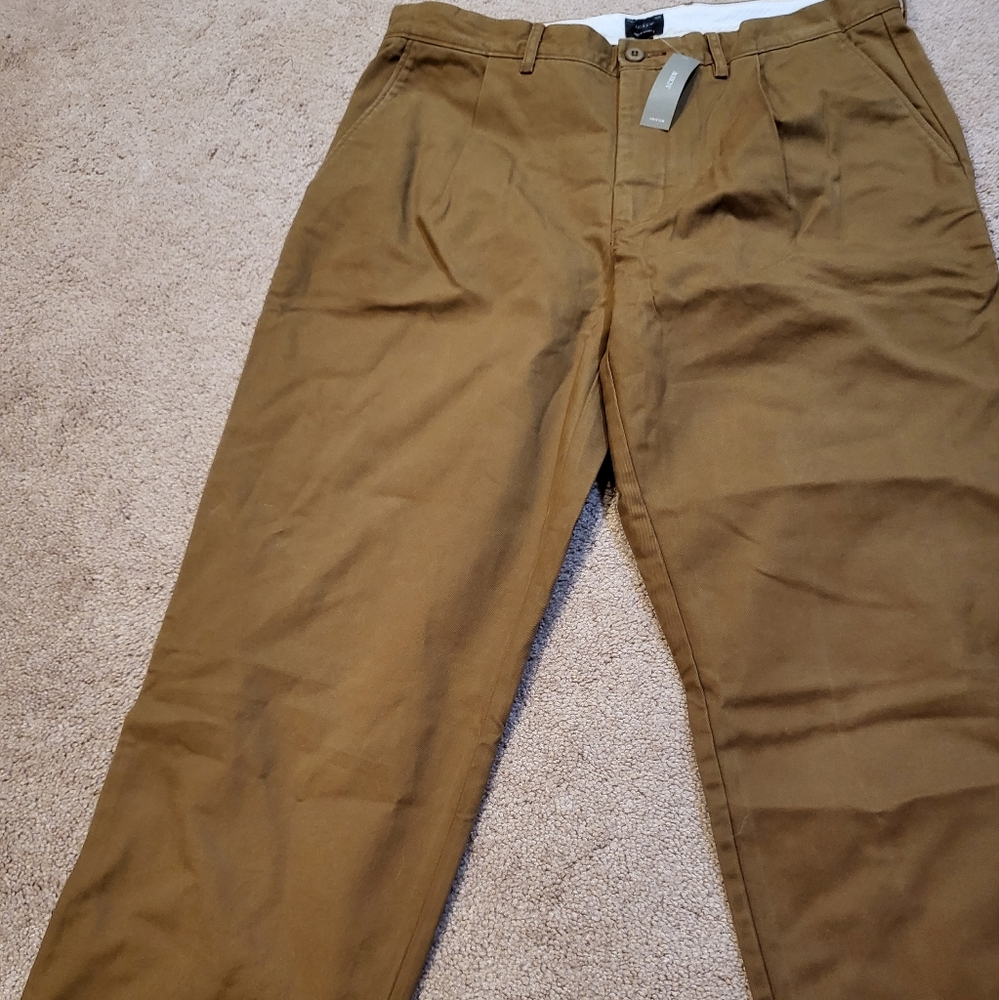 Classic Relaxed-fit chino pant